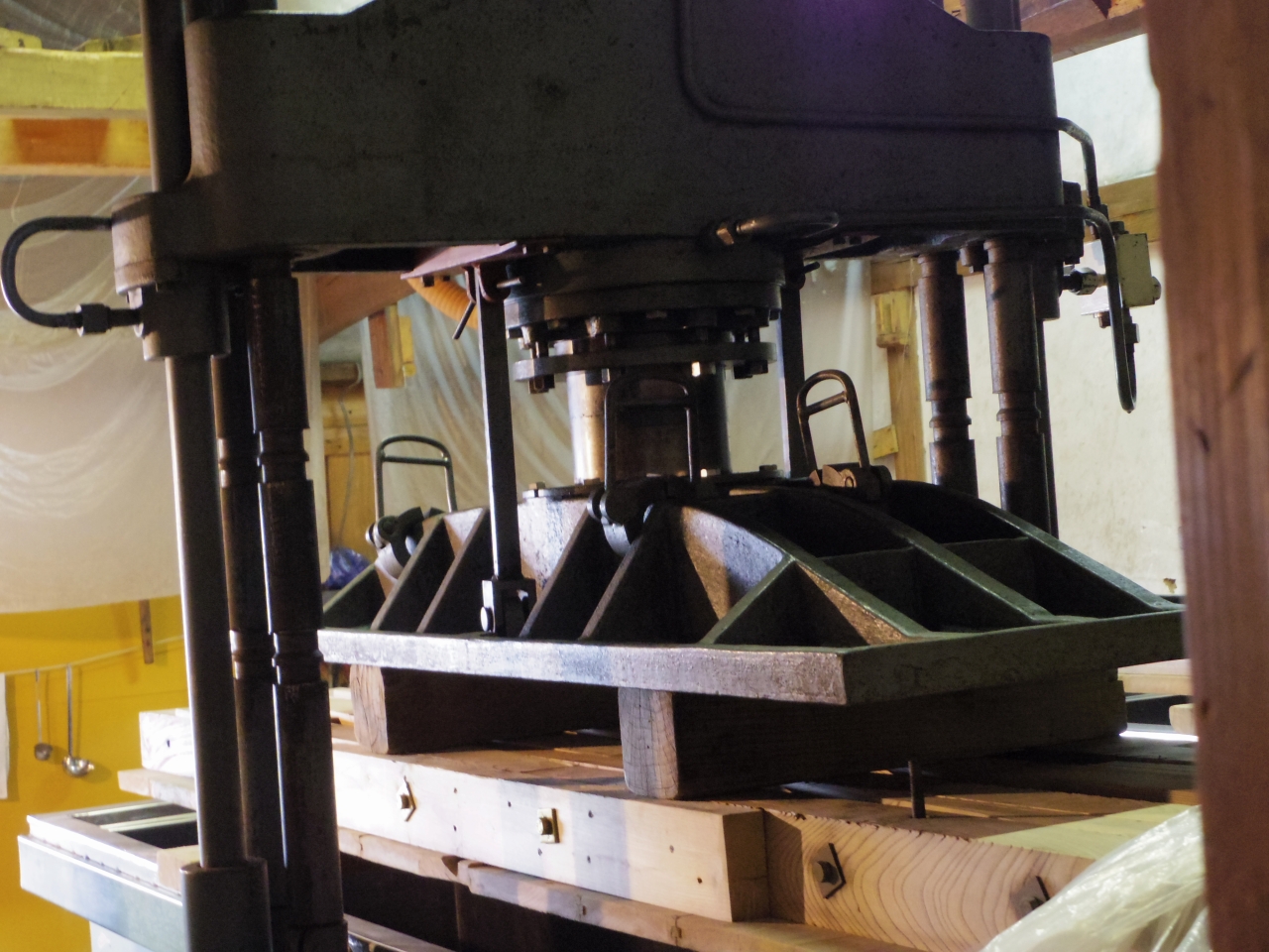 Pressing process equipment