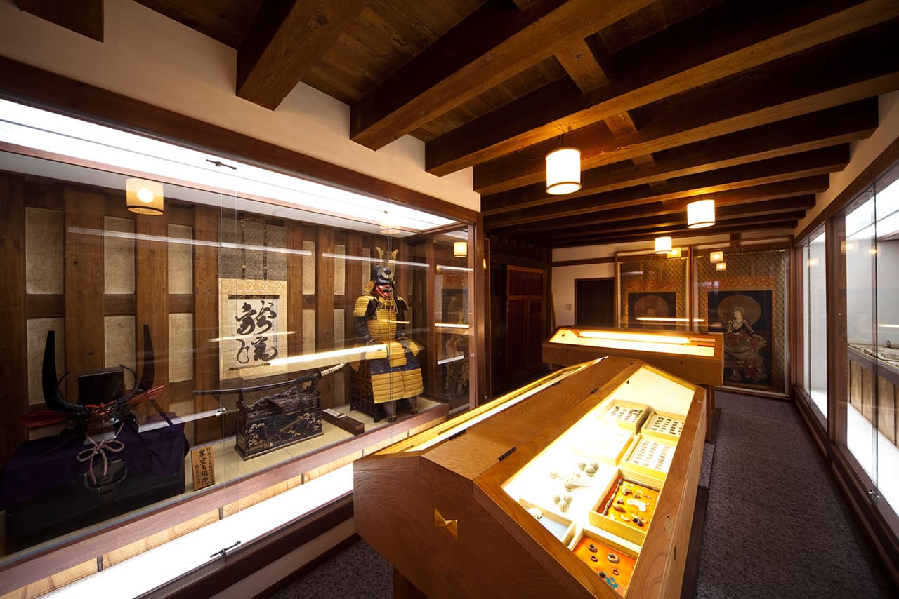 Interior museum room displaying samurai armor and family heirlooms