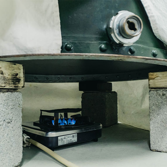 Pressing (joso) equipment used to separate sake from the lees.
