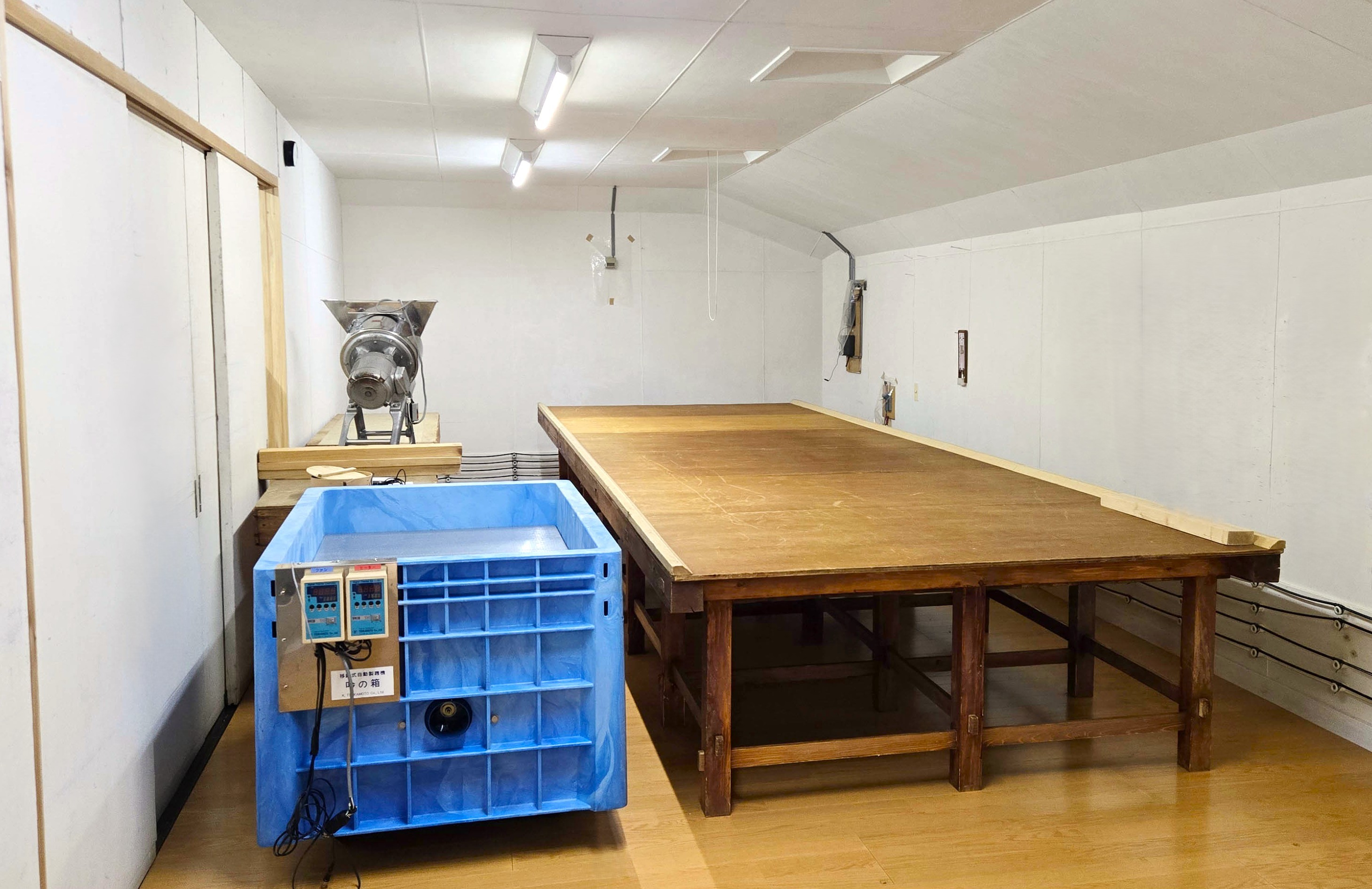 Interior koji-preparation room with equipment