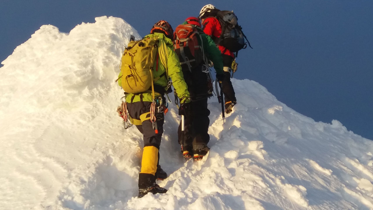 Lucio Huayhua Expeditions - Cumbre del nevado Huaynapotosi