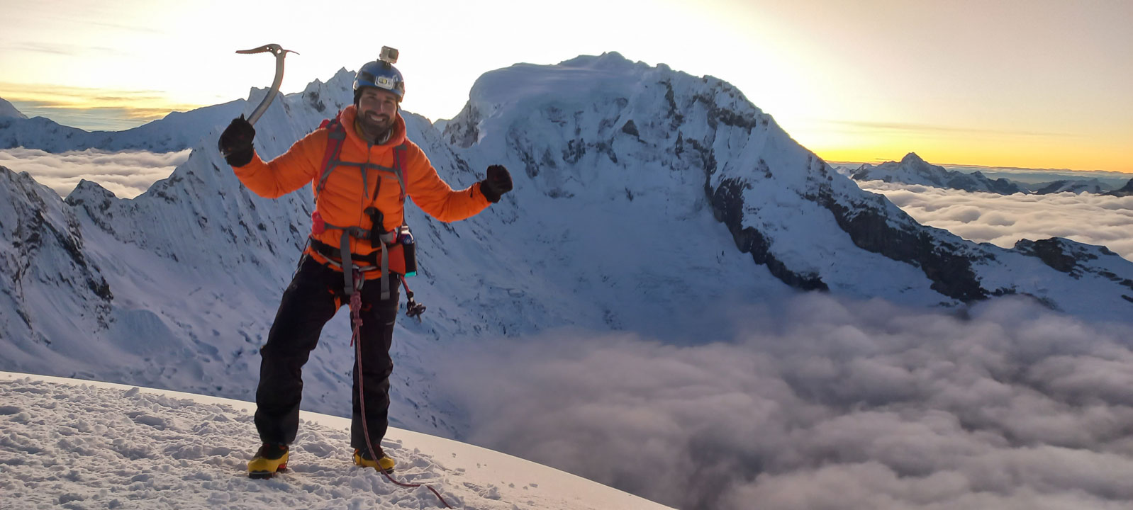 Lucio Huayhua Expeditions - Cumbre del Nevado Vallunaraju