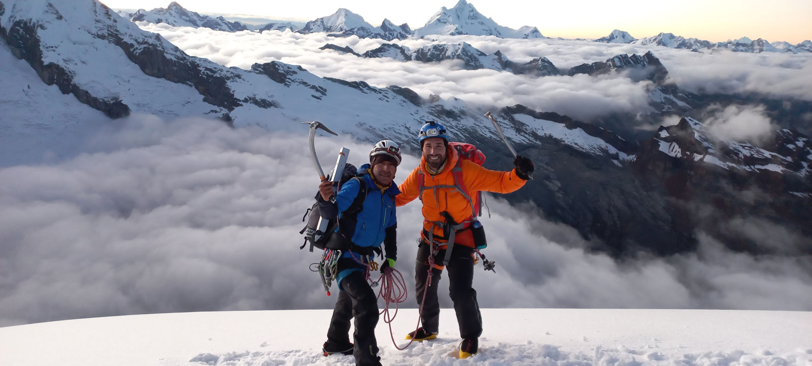 Lucio Huayhua Expeditions - Cumbre del Nevado Vallunaraju