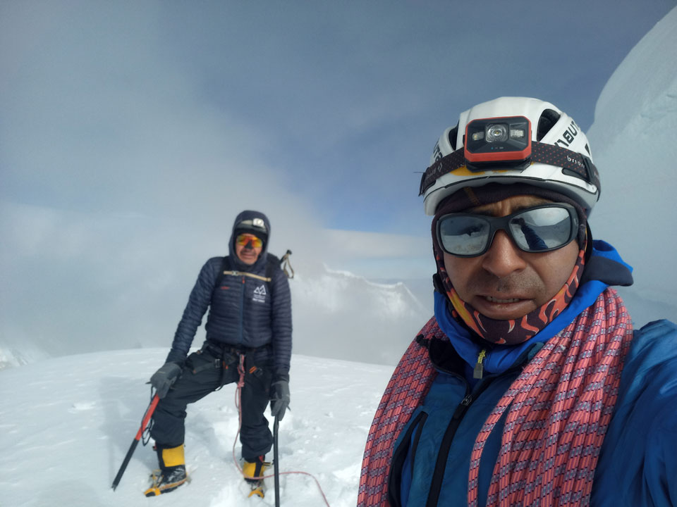 Lucio Huayhua Expeditions - Cumbre Nevado Chopicalqui