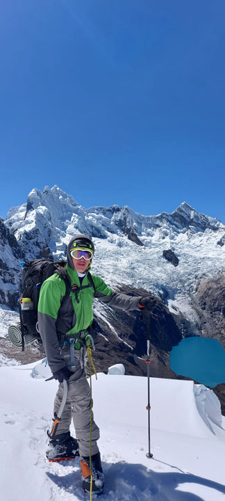 Lucio Huayhua Expeditions - Descendiendo del glaciar del Nevado Alpamayo
