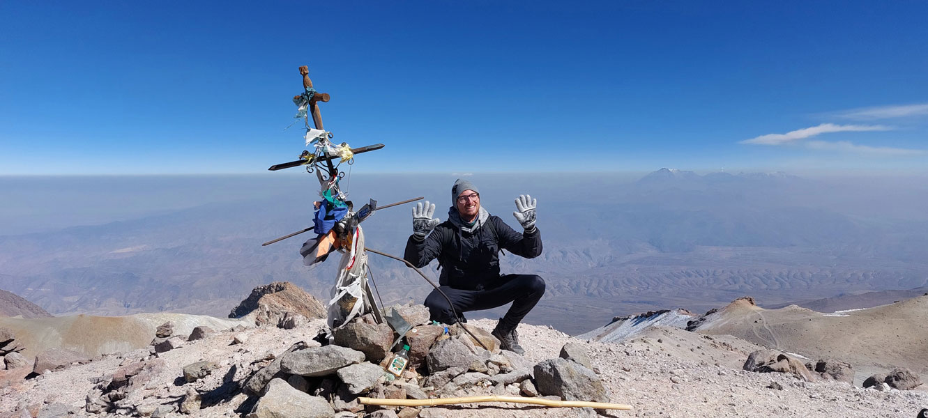 Lucio Huayhua Expeditions - Cumbre del volcán Chachani