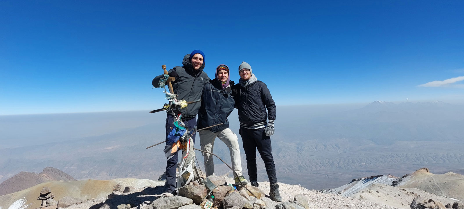 Lucio Huayhua Expeditions - Cumbre volcán Chachani