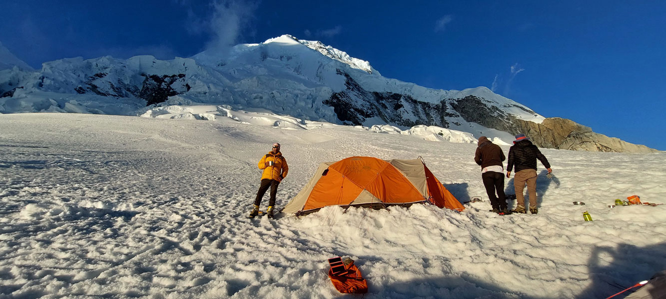 Lucio Huayhua Expeditions - Campo 1 del Nevado Huascarán