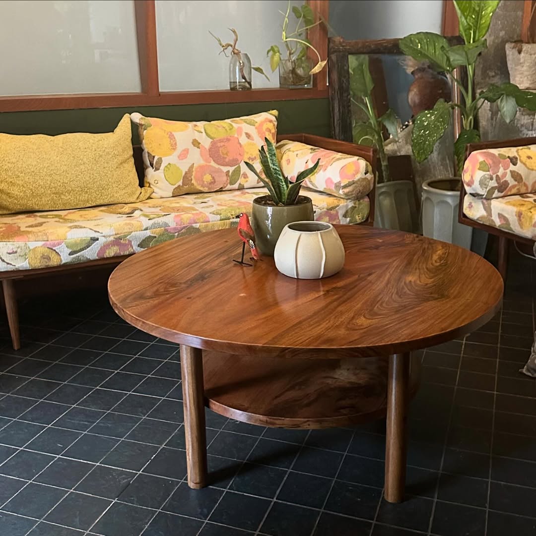 Accessories, Center table and sofa benches come ge