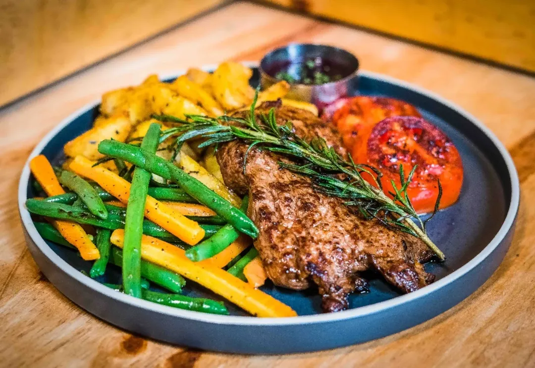 Know yo worth...enjoy yo lunch with a MOOa;CHEW @ 
