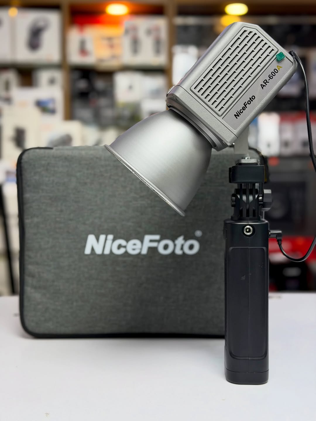 NiceFoto AR-600A/B 60W Portable Mini Daylight Bico