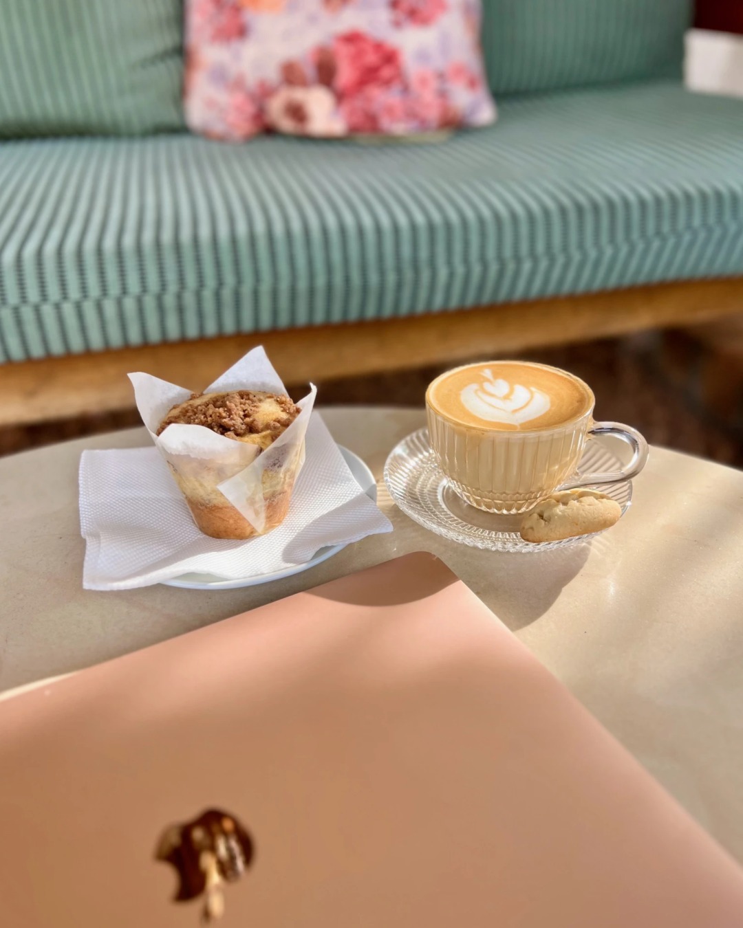 Work or chill? Up to you! We have wifi. And yummy 
