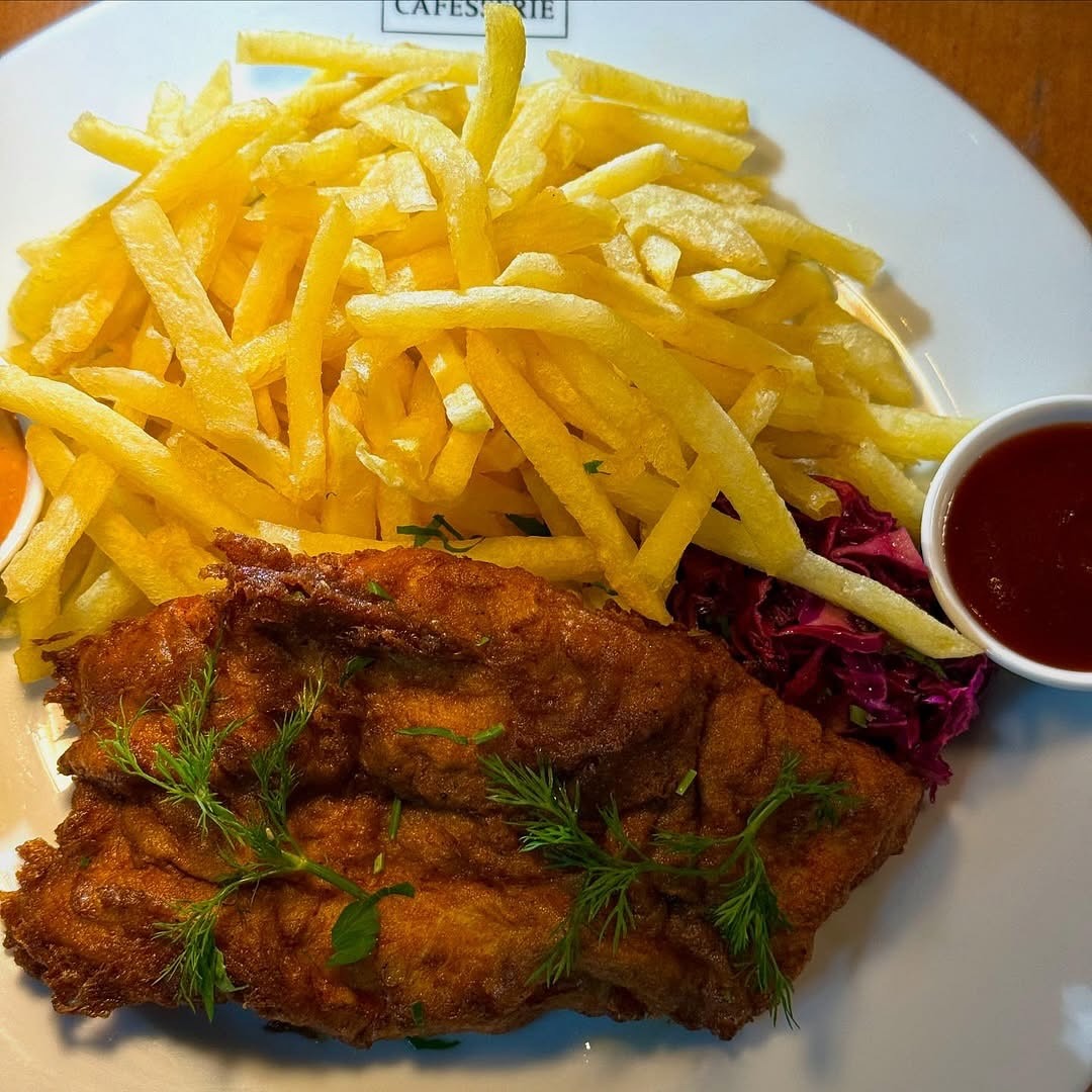 🐟🍟 Cafesserie fish and chips, Golden, crispy, an