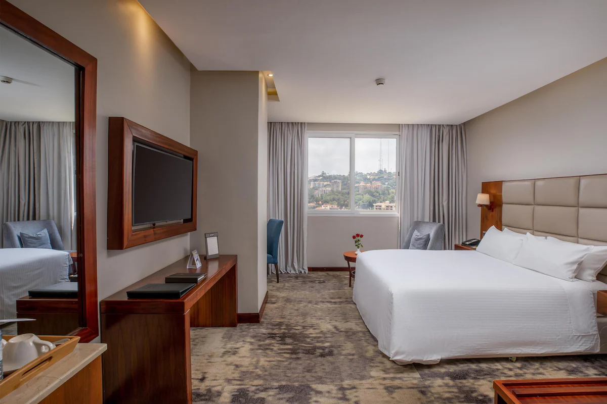 Standard Room, 1 Queen Bed image 3