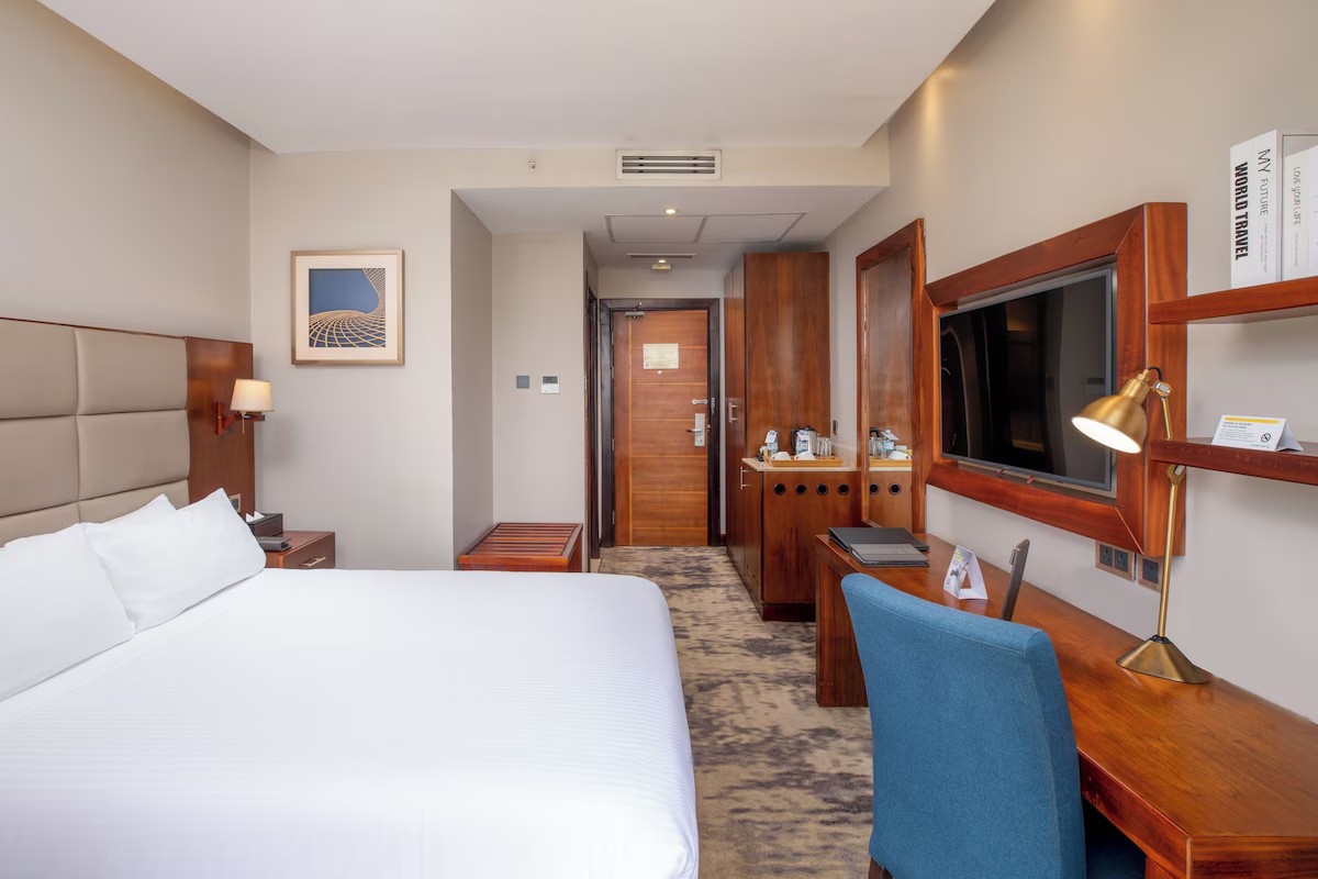 Deluxe Room, 1 Queen Bed, Balcony image 3