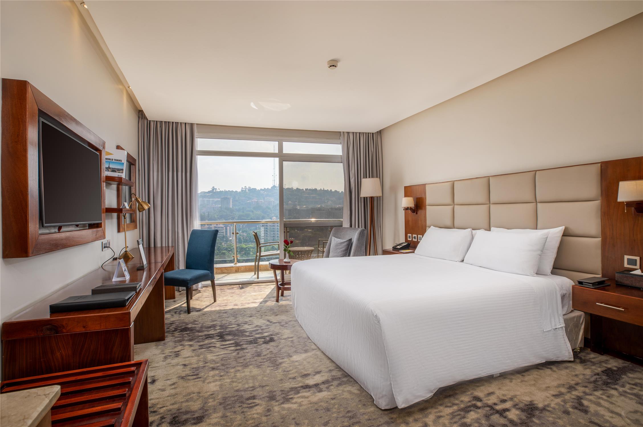 Step into comfort, step out to stunning views! 
En