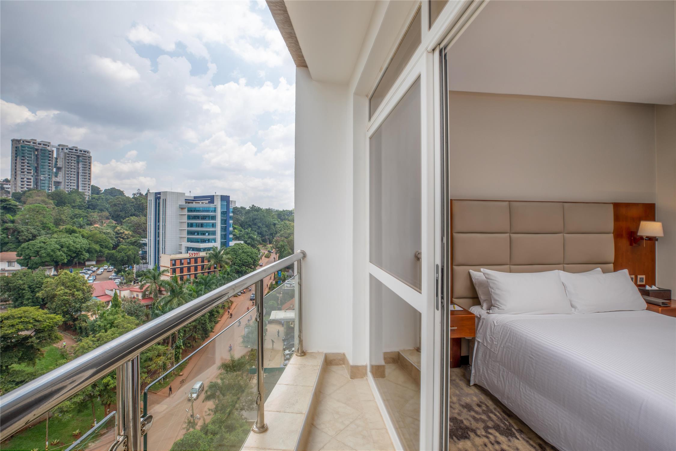 Step into comfort, step out to stunning views! 
En