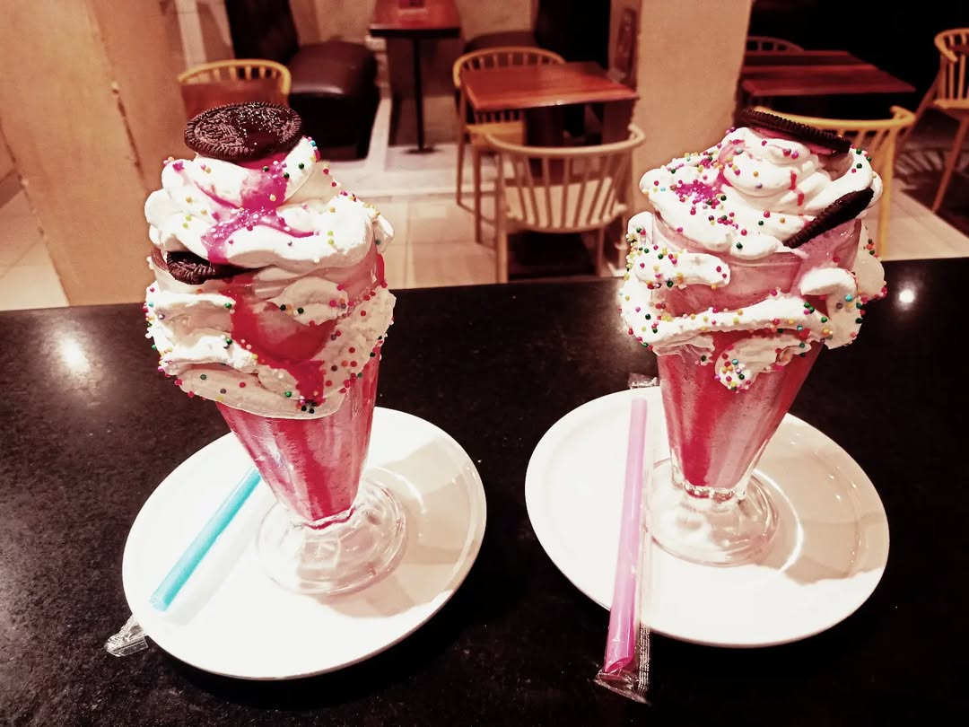 Hectic Monday? A Strawberry-Oreo milkshake will re