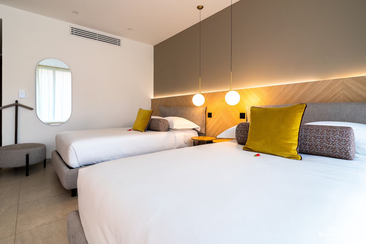 Business Twin Room image 8