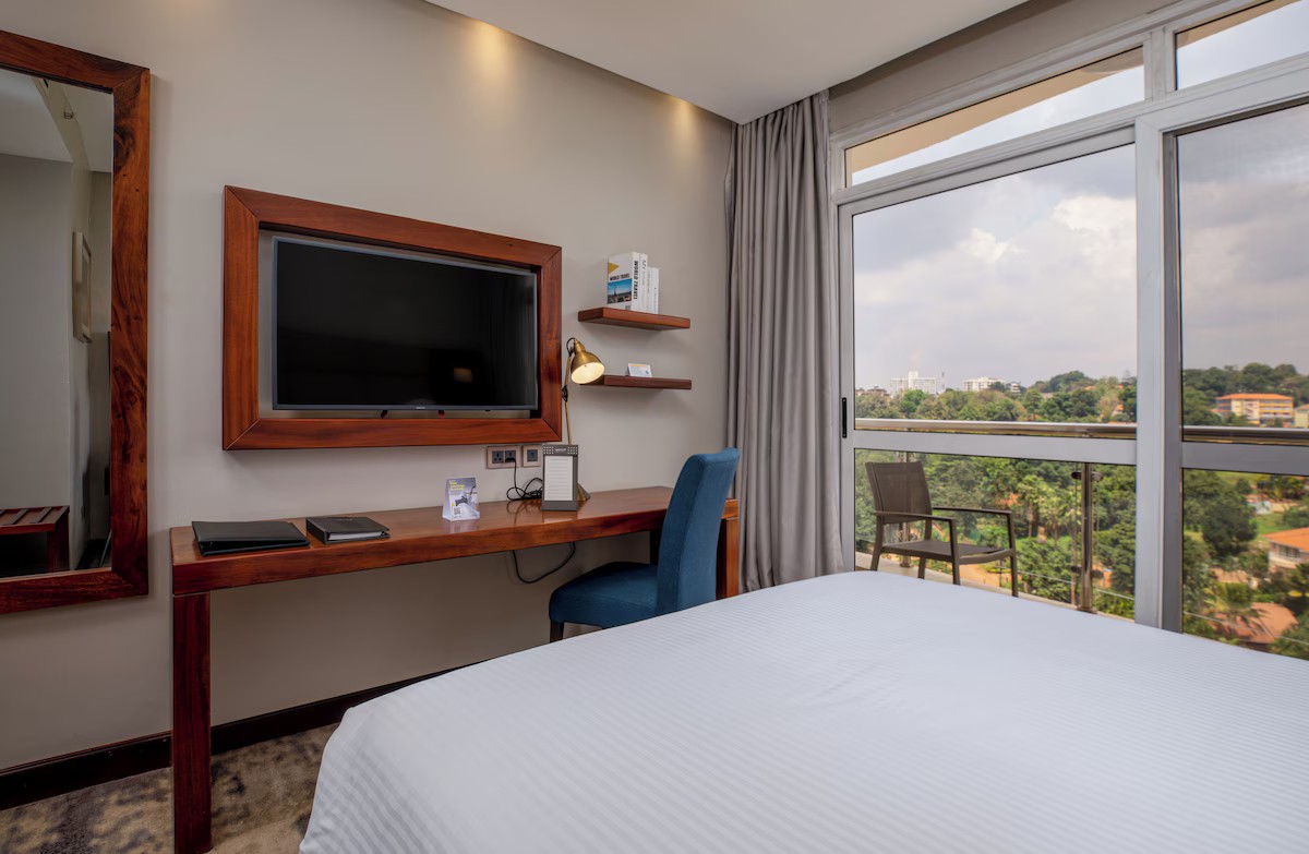 Deluxe Room, 1 Queen Bed, Balcony image 8