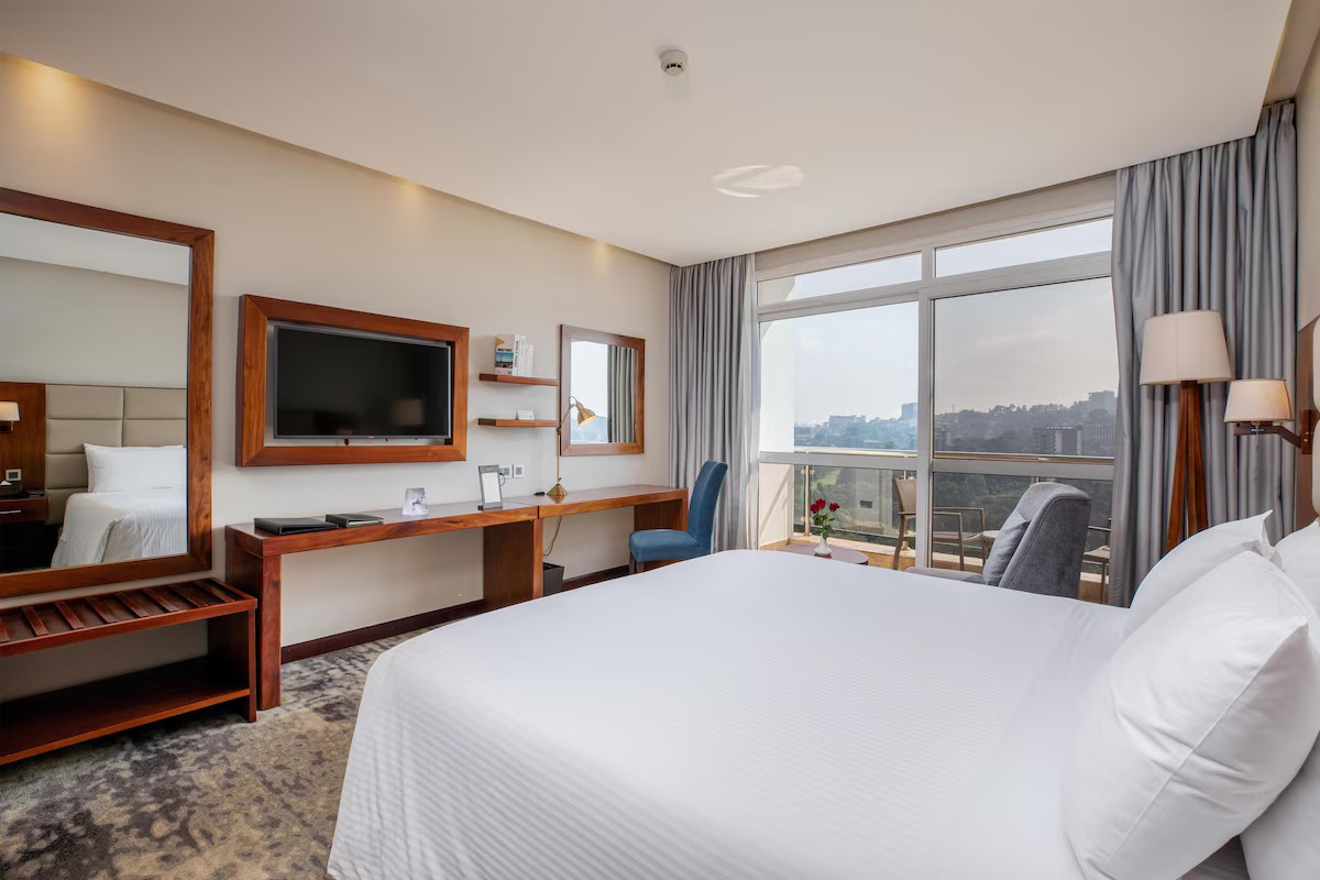 Superior Room, 1 King Bed, Balcony image 1