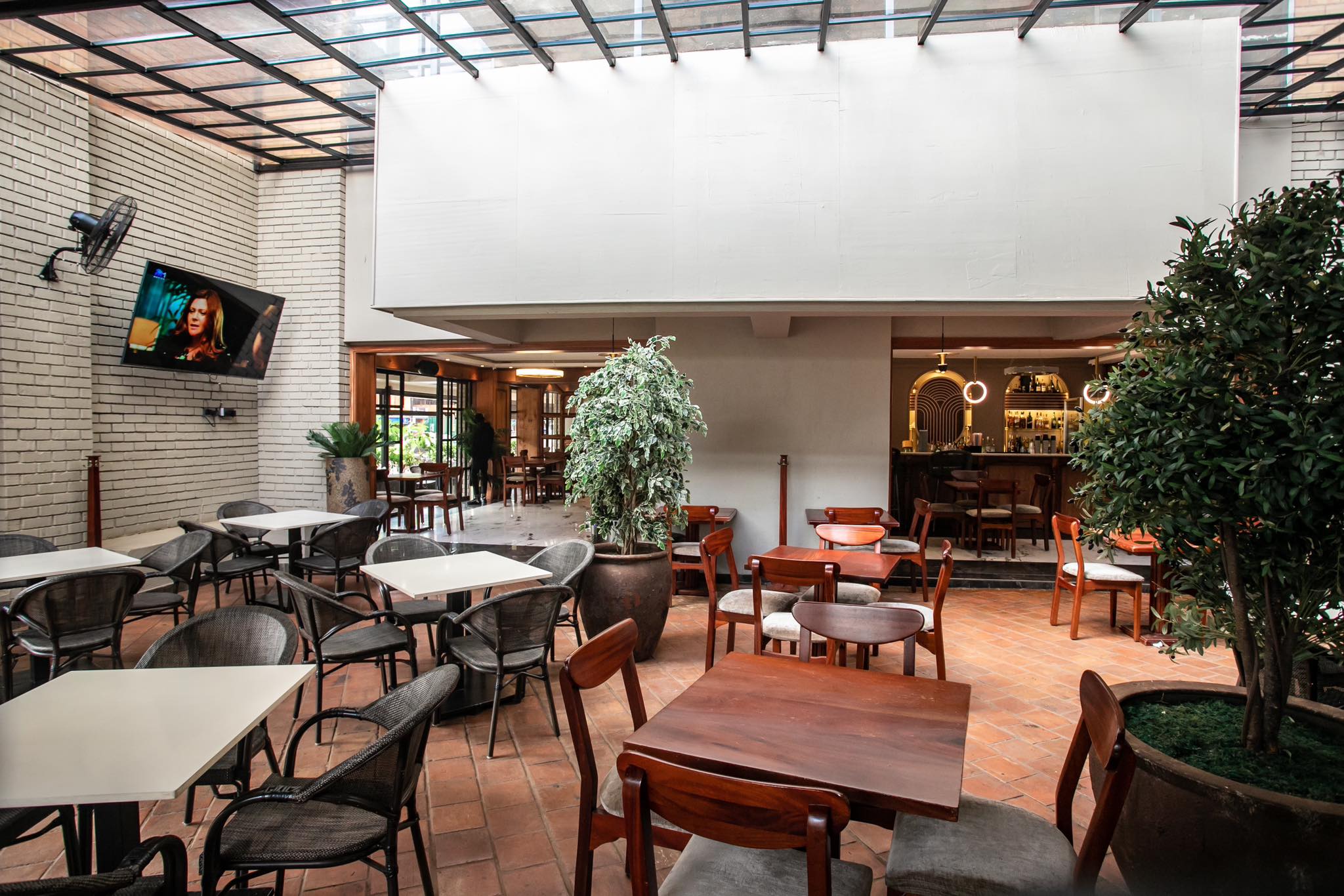 The Maze Restaurant & Lounge 