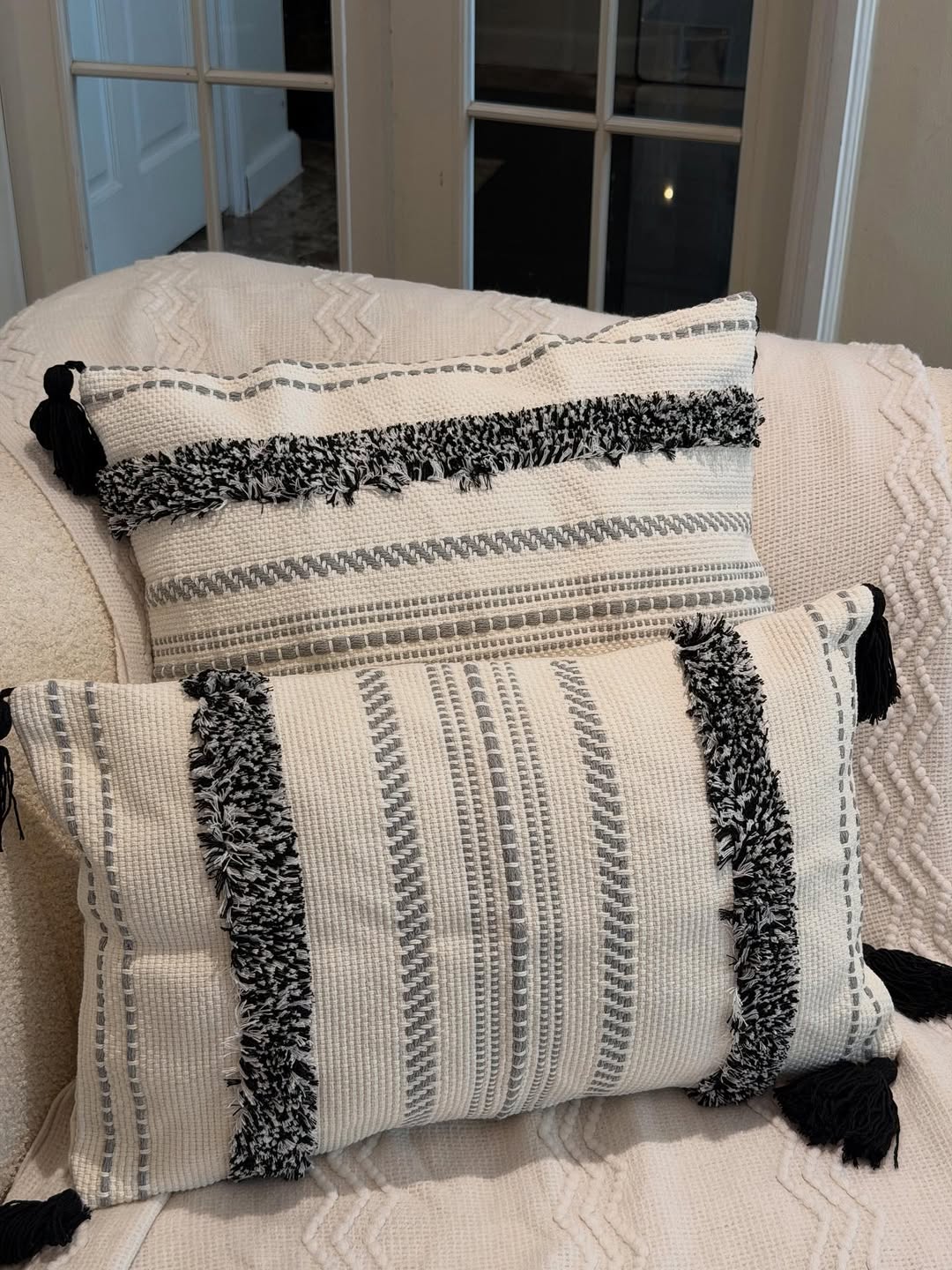 Our assortment of cushions is still available. Dm 