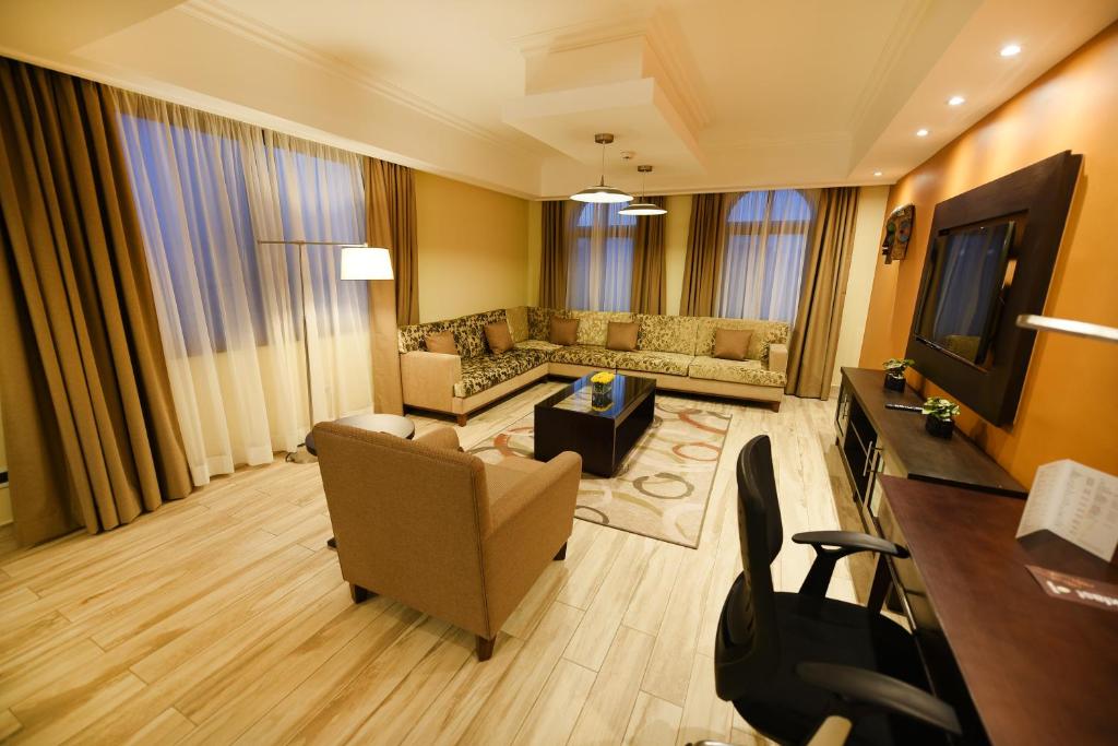 Three Bedroom Penthouse image 3