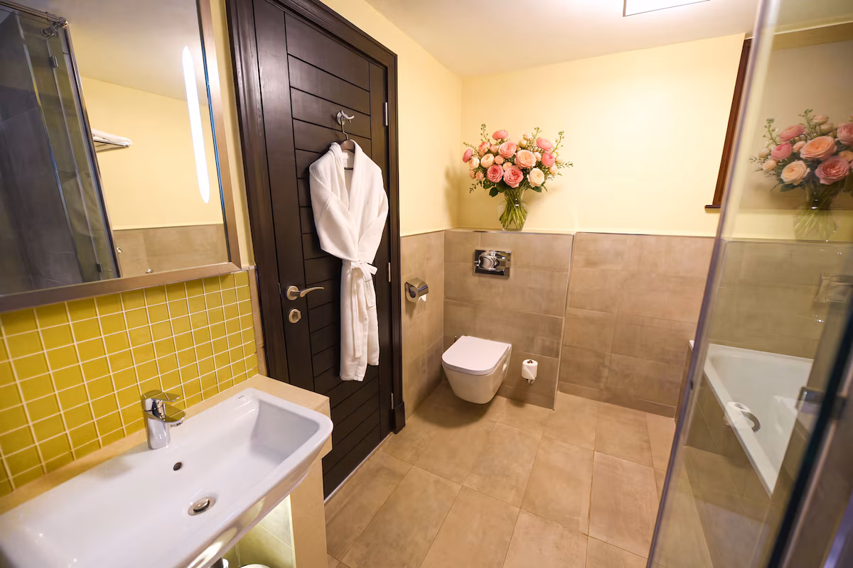 Two Bedroom Suite image 9