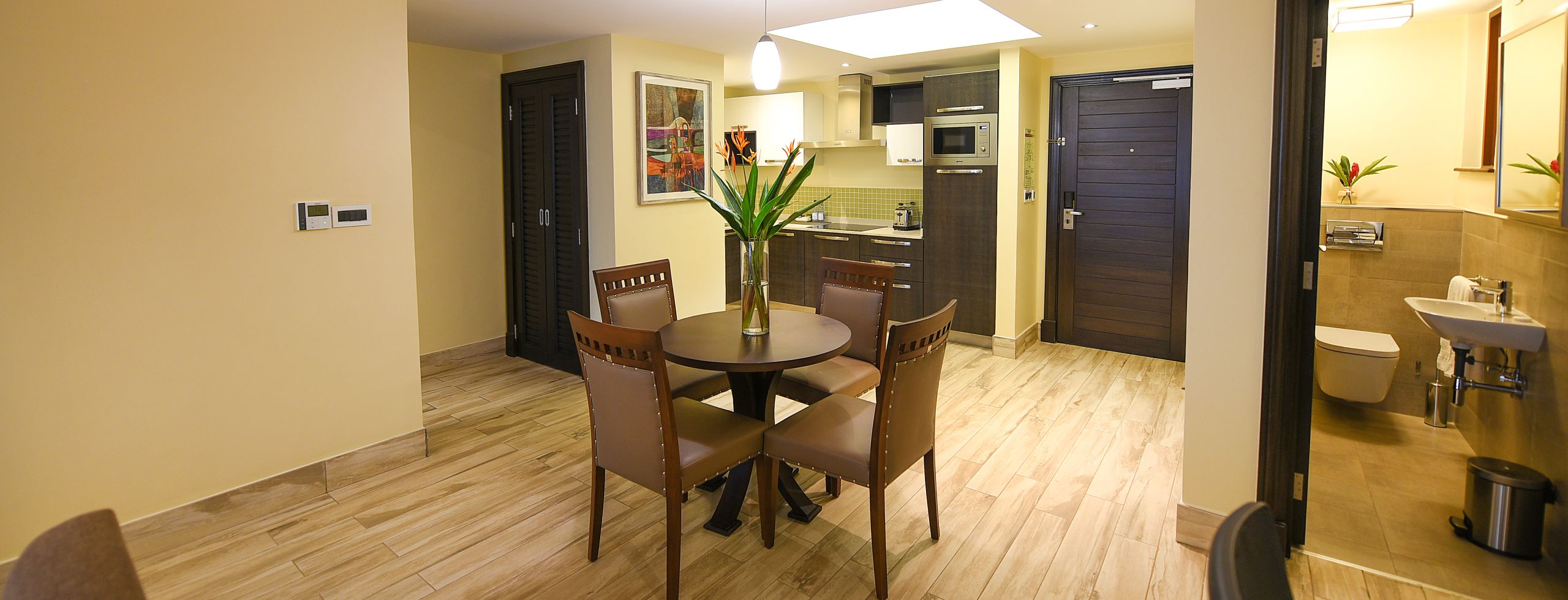 One Bedroom Suite image 4