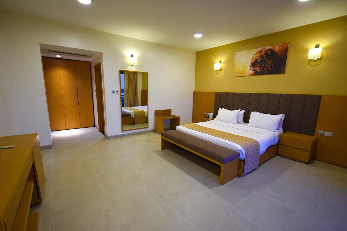 Junior Suite, Balcony, Lake View image 1