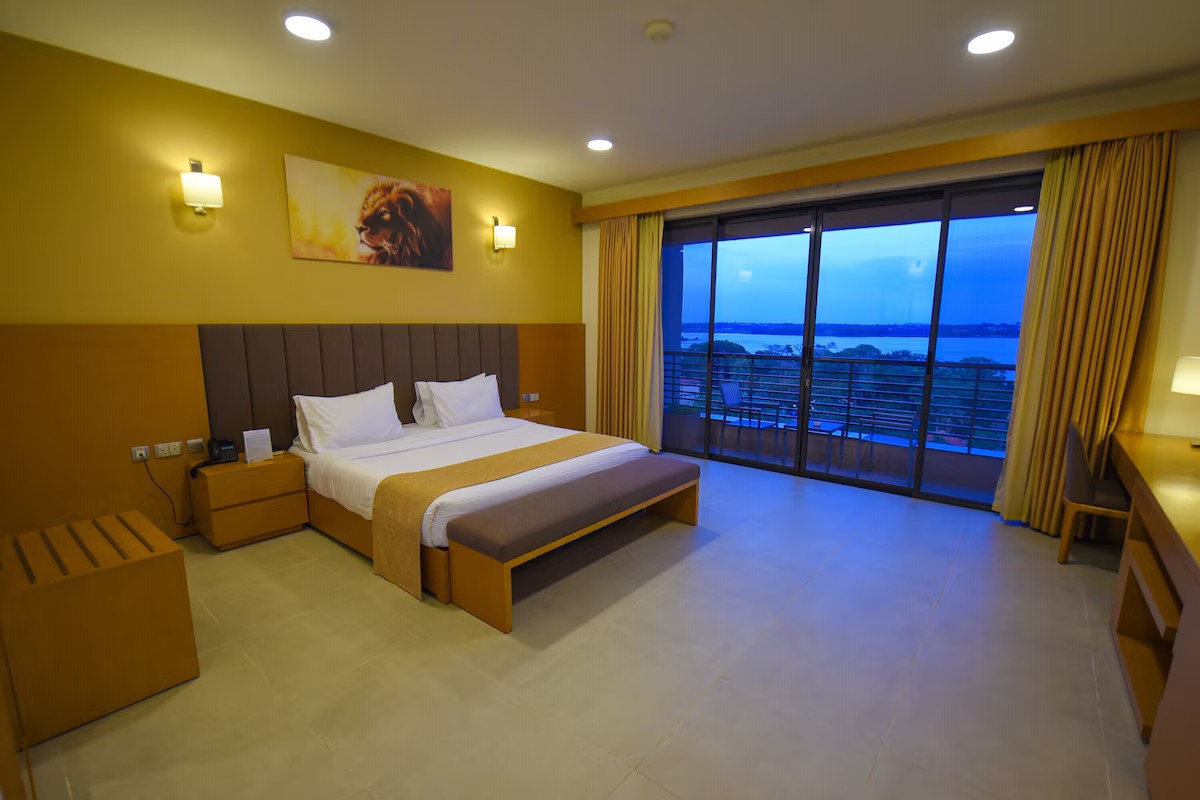 Junior Suite, Balcony, Lake View image 2