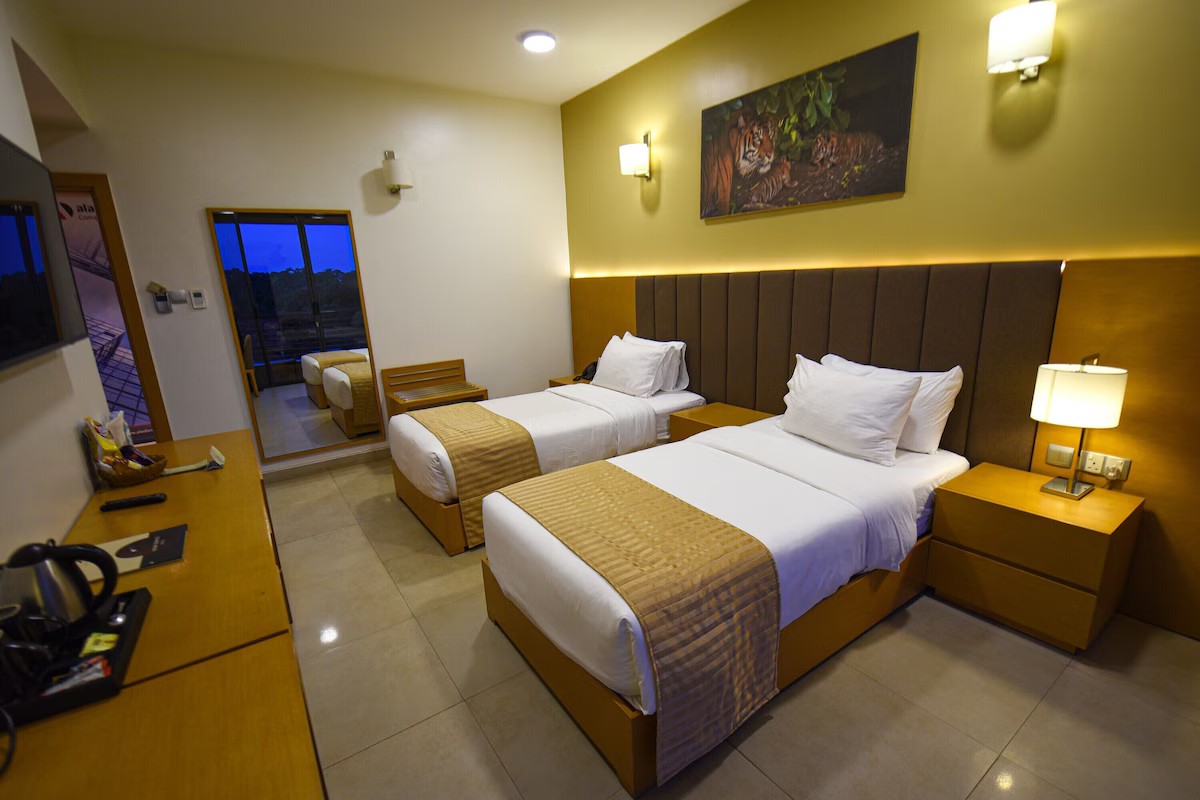 Classic Twin Room, Balcony image 2