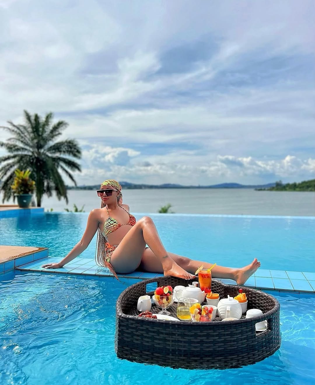 Floating Breakfast with a view🏝️ @divineresortand