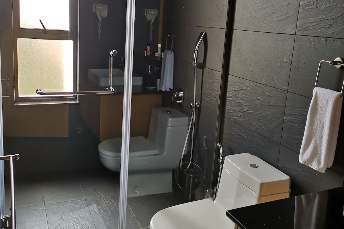 Classic Twin Room, Balcony image 12