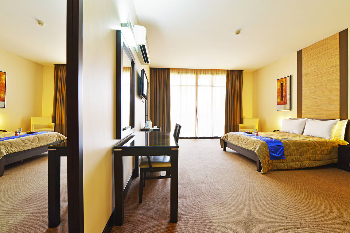 Guest Room, City View, 1 Queen image 1