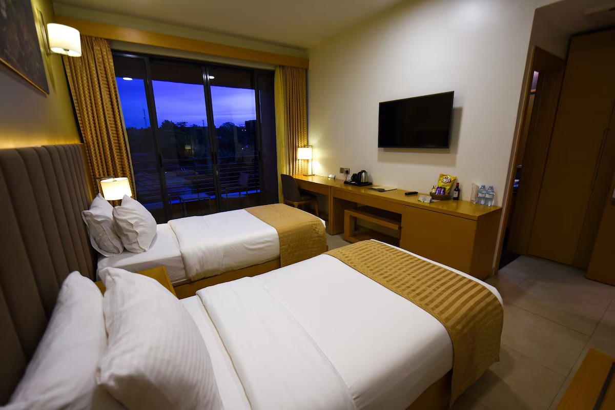 Classic Twin Room, Balcony image 5