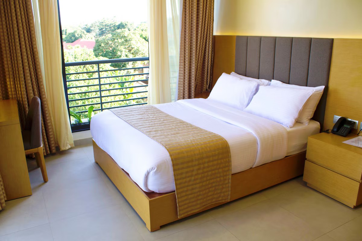 Classic Suite, Balcony, Lake View image 2