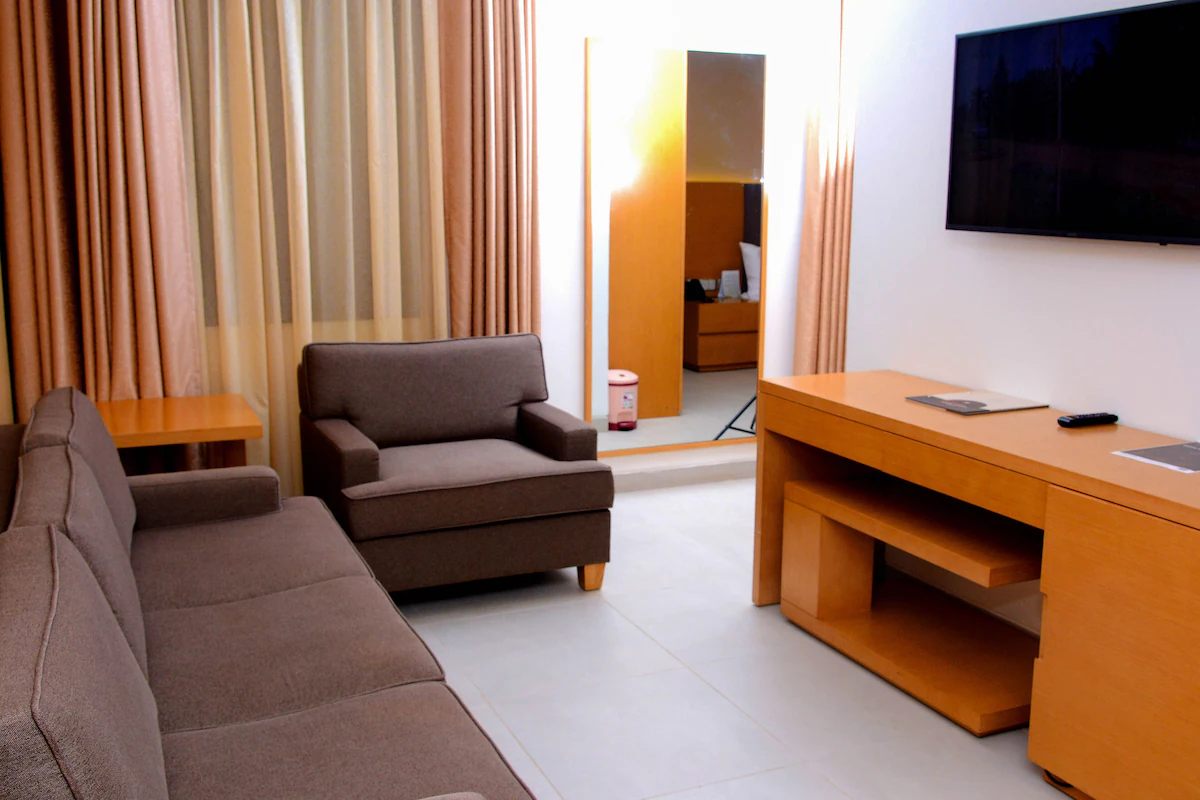 Classic Suite, Balcony, Lake View image 5