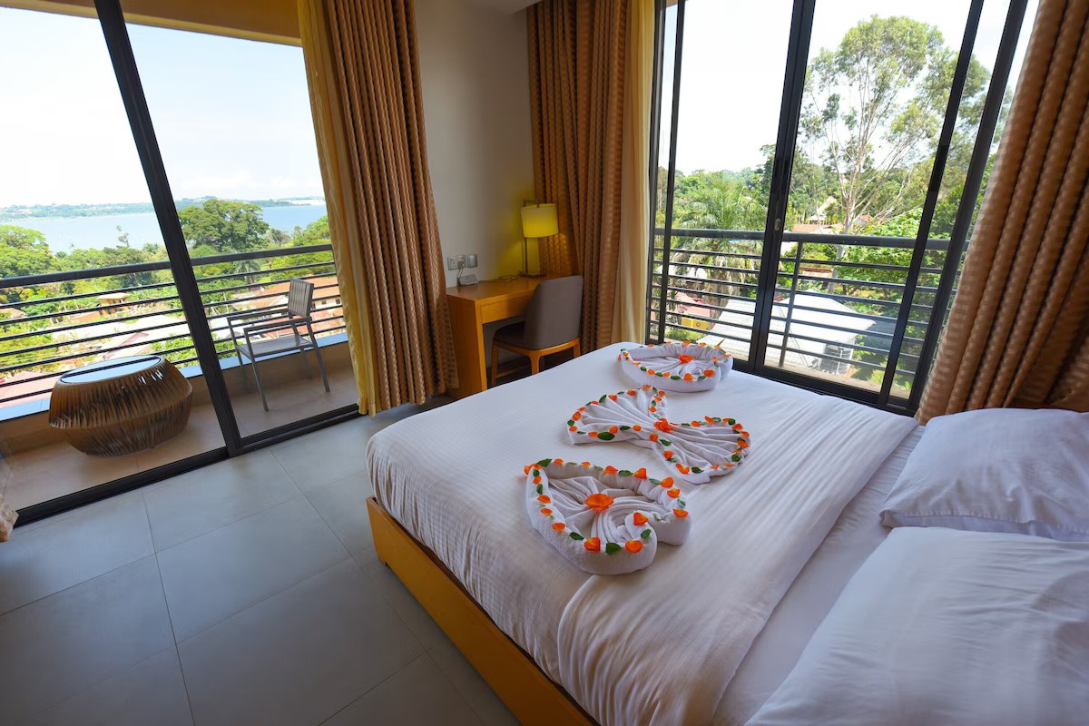 Classic Suite, Balcony, Lake View image 1