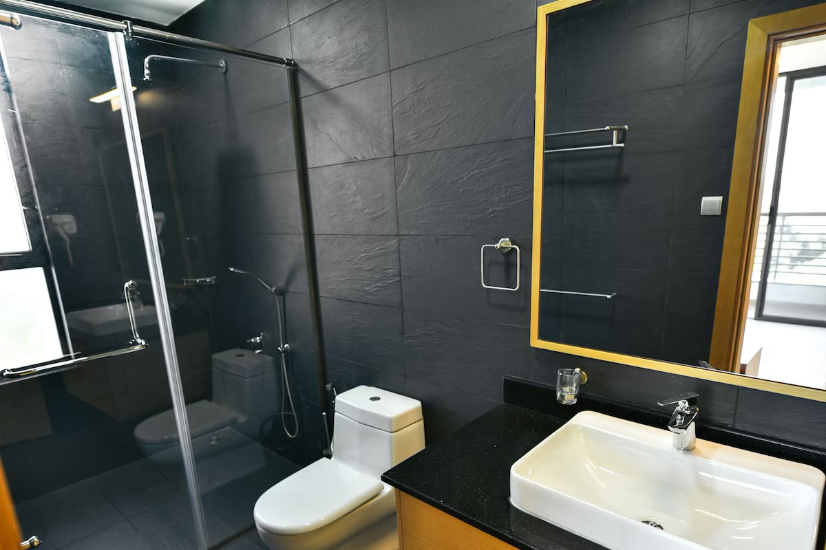 Classic Suite, Balcony, Lake View image 9
