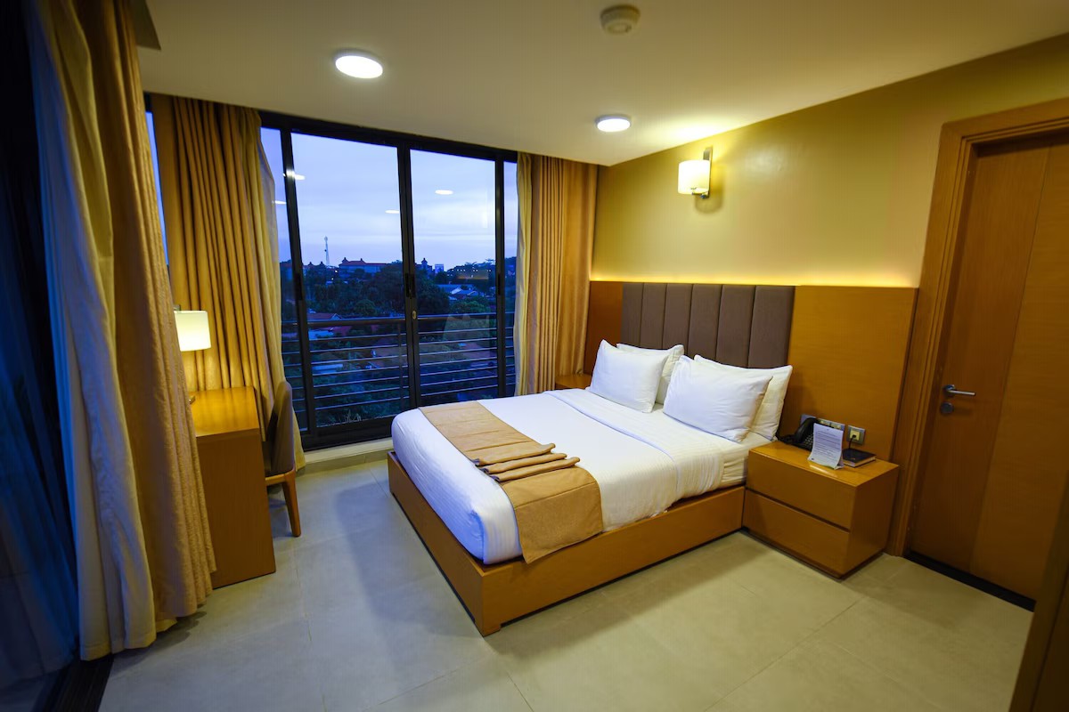 Classic Suite, Balcony, Lake View image 3
