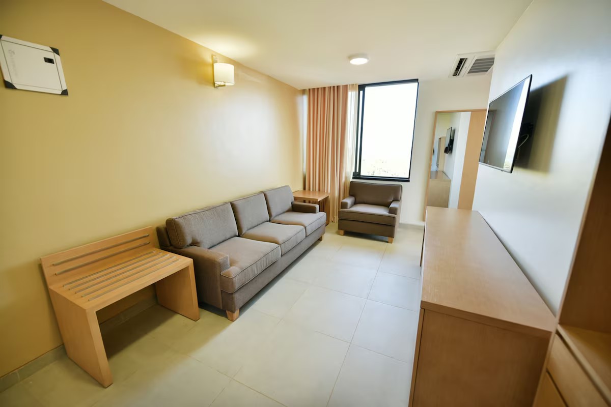Classic Suite, Balcony, Lake View image 6