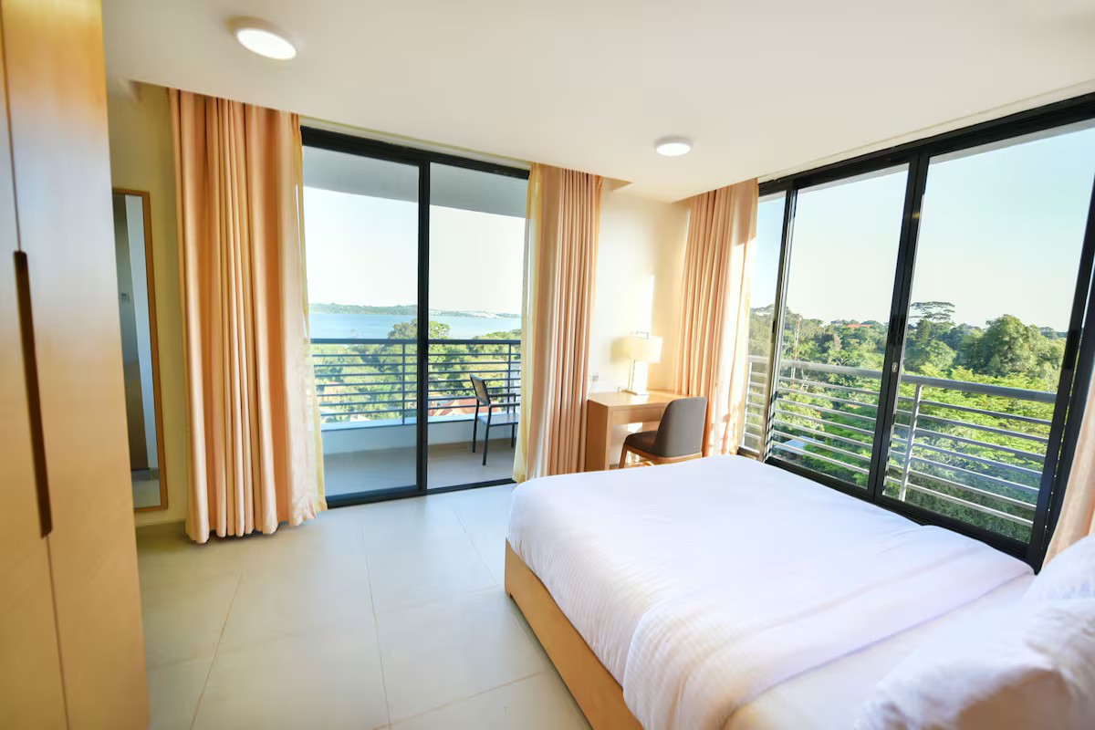 Classic Suite, Balcony, Lake View image 4