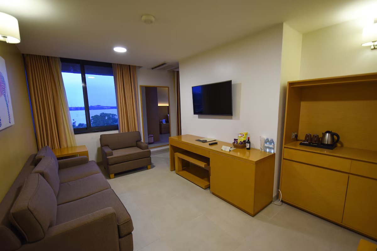 Classic Suite, Balcony, Lake View image 7