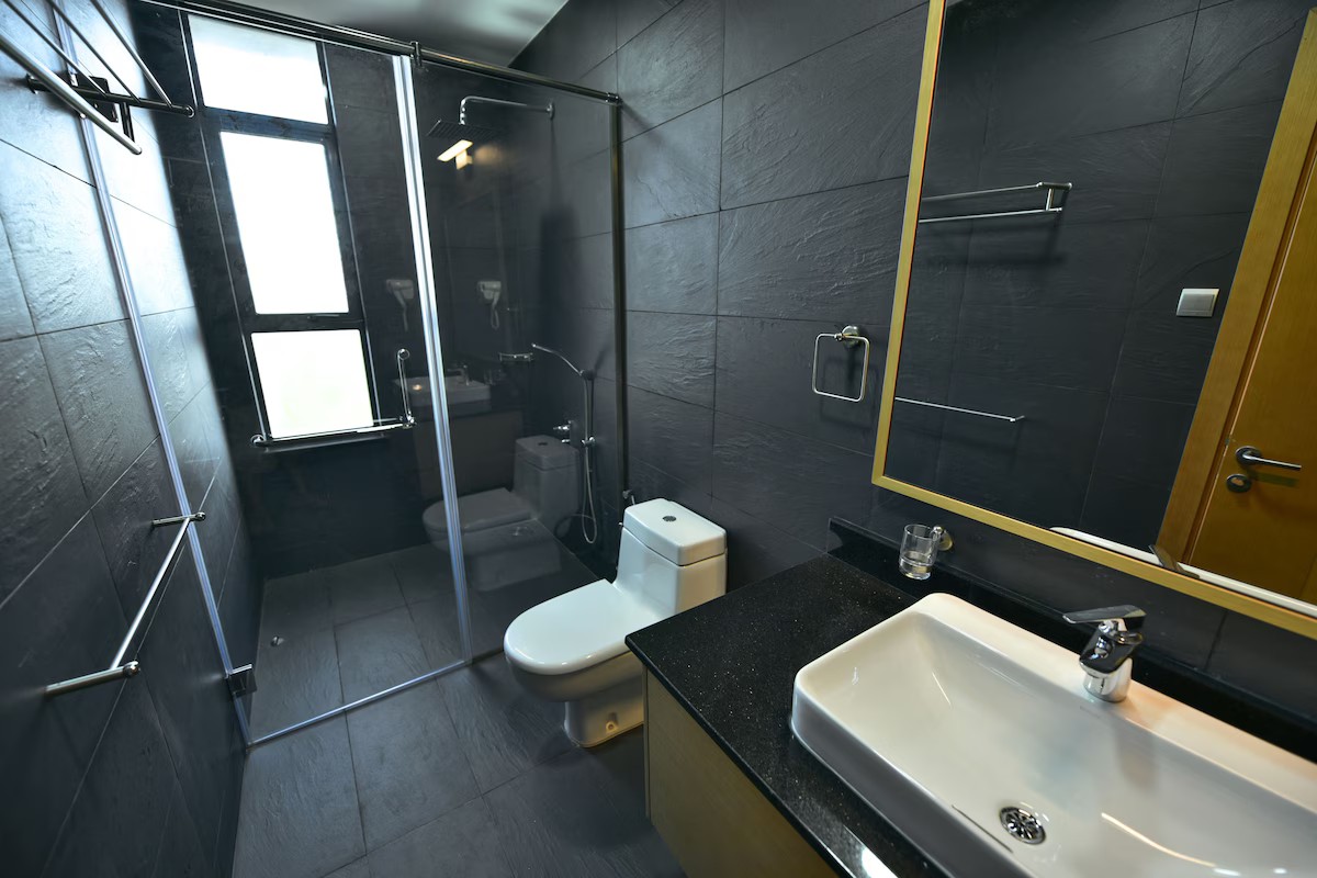 Classic Suite, Balcony, Lake View image 11