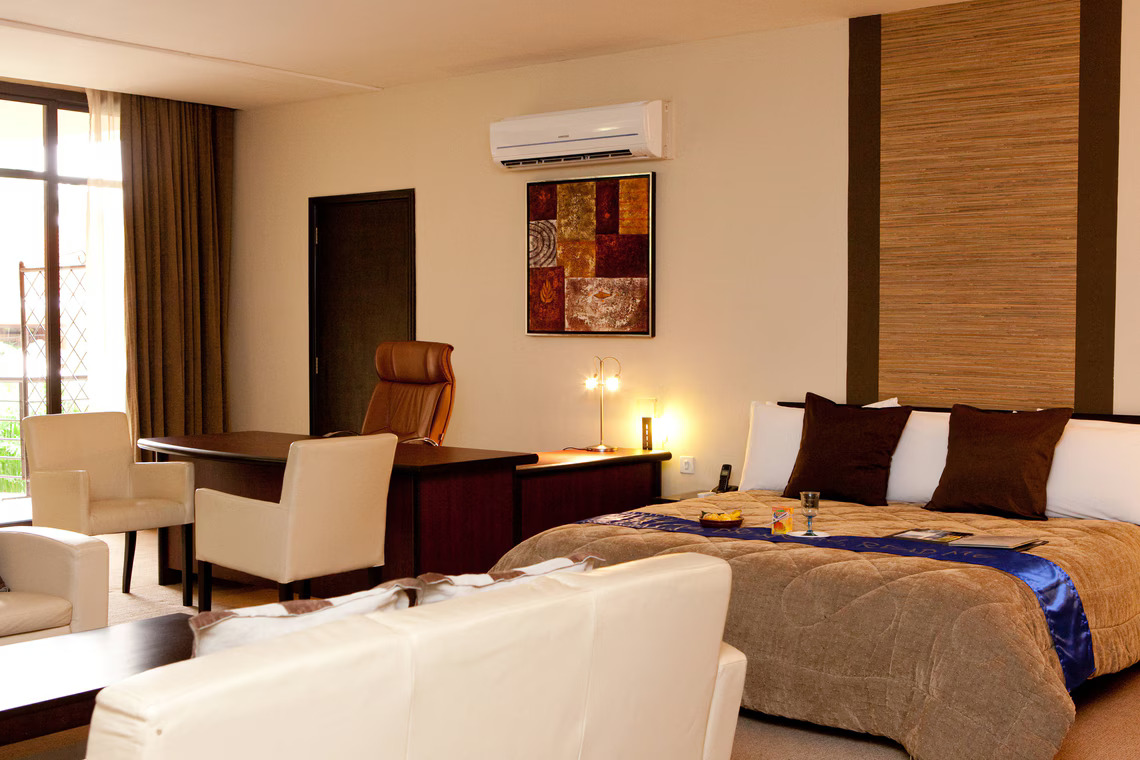 Junior Suite 1 King, Balcony image 1