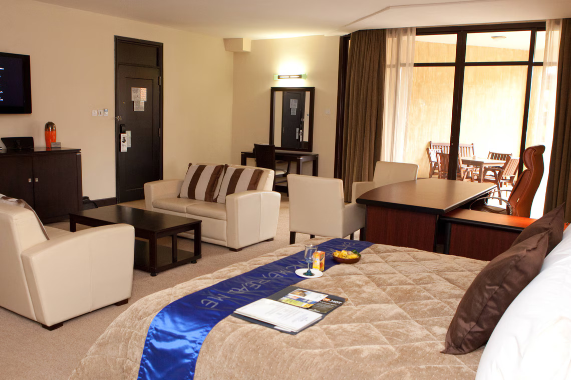 Junior Suite 1 King, Balcony image 2