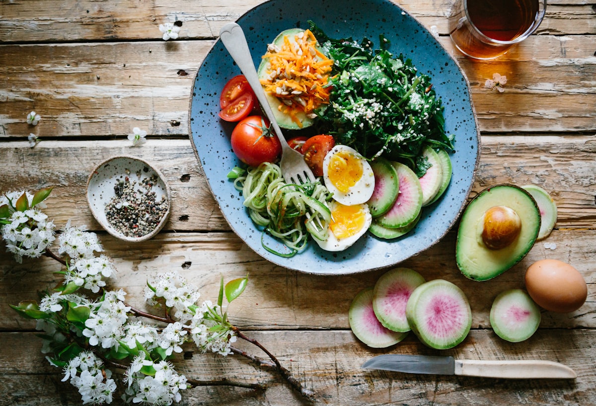 A colorful whole-food meal for a pregnancy nutrition read.