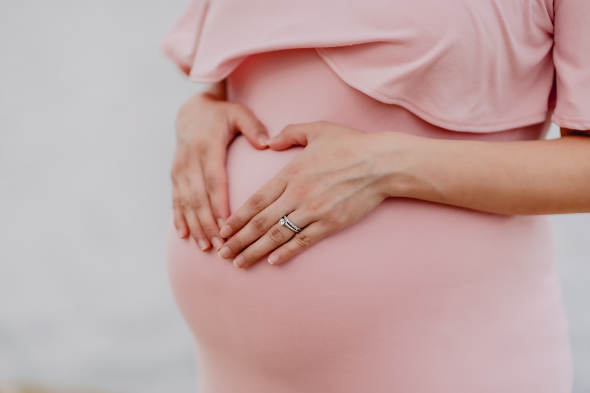 Pregnancy nutrition image for week 3 fertilization and travel